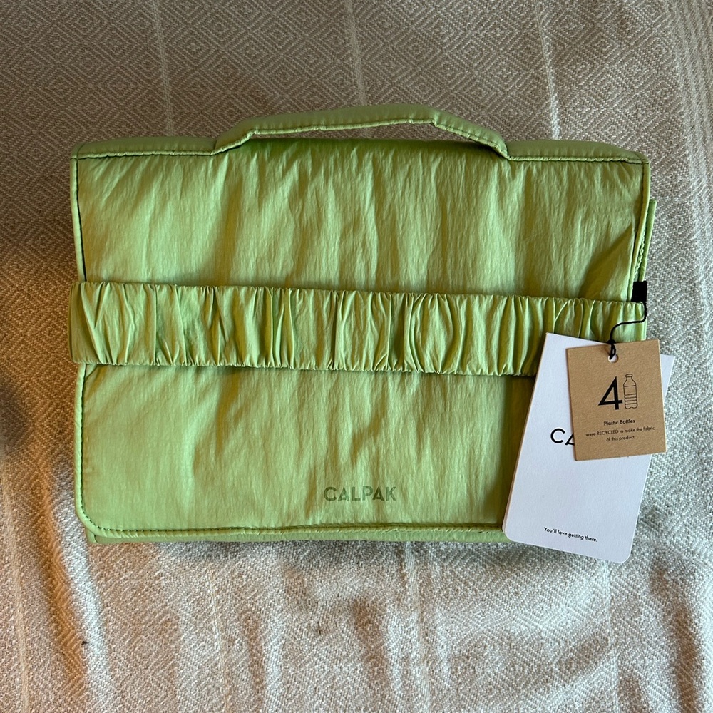 NWT CALPAK Portable Changing Pad Clutch